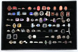 1 Konv. Schmuck: Wohl überwiegend Si, Mode/Metall u.a., mit versch. Steinen, z.B. Bernstein, Koralle