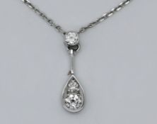1 Collier undeutl. gest. lt. Juwelenpasskopie: WG 18ct. mit 3 Brill. zus. 0,33ct.