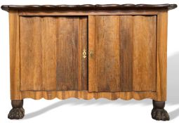 Kommode 19. Jahrhundert Tatzenfüße, beschädigt, Restaurationsobjekt