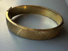 Gold 750 Armreif mit Meisterpunze 430VI wohl Vicenza, oval ca. 7cm breit, ca. 31,4 Gramm