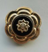 Antikschmuck Brosche mit Onyx, evtl Biedermeier 19. Jhdt., Gold oder dick vergoldet