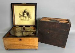 Kalliope Platten Spieldose 69708 mit 21 gelochten Platten, um 1900