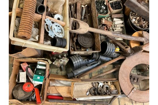 Workshop fittings and tools etc - three large pipe cutters; a large ‘pinch’ clamp; smoothing - Image 2 of 5