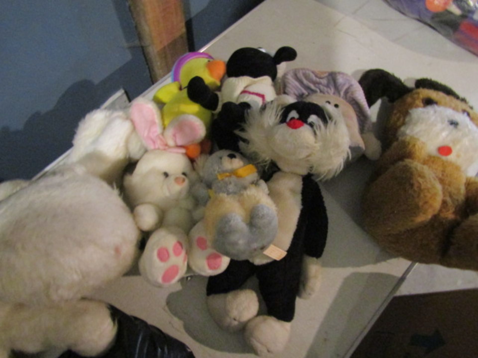 A large collection of soft toys - Image 9 of 12