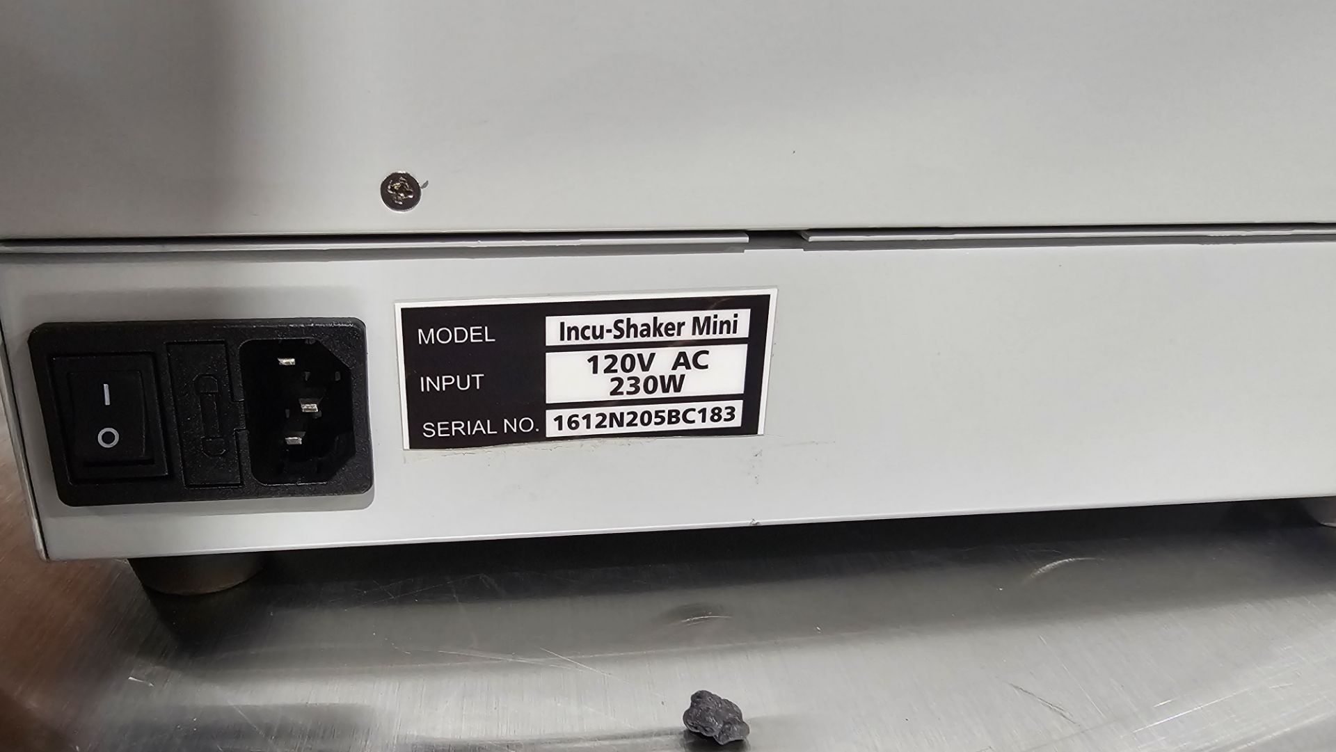 Incu-Shaker Mini con Control de Temperatura y Cubierta Protectora - Image 8 of 9