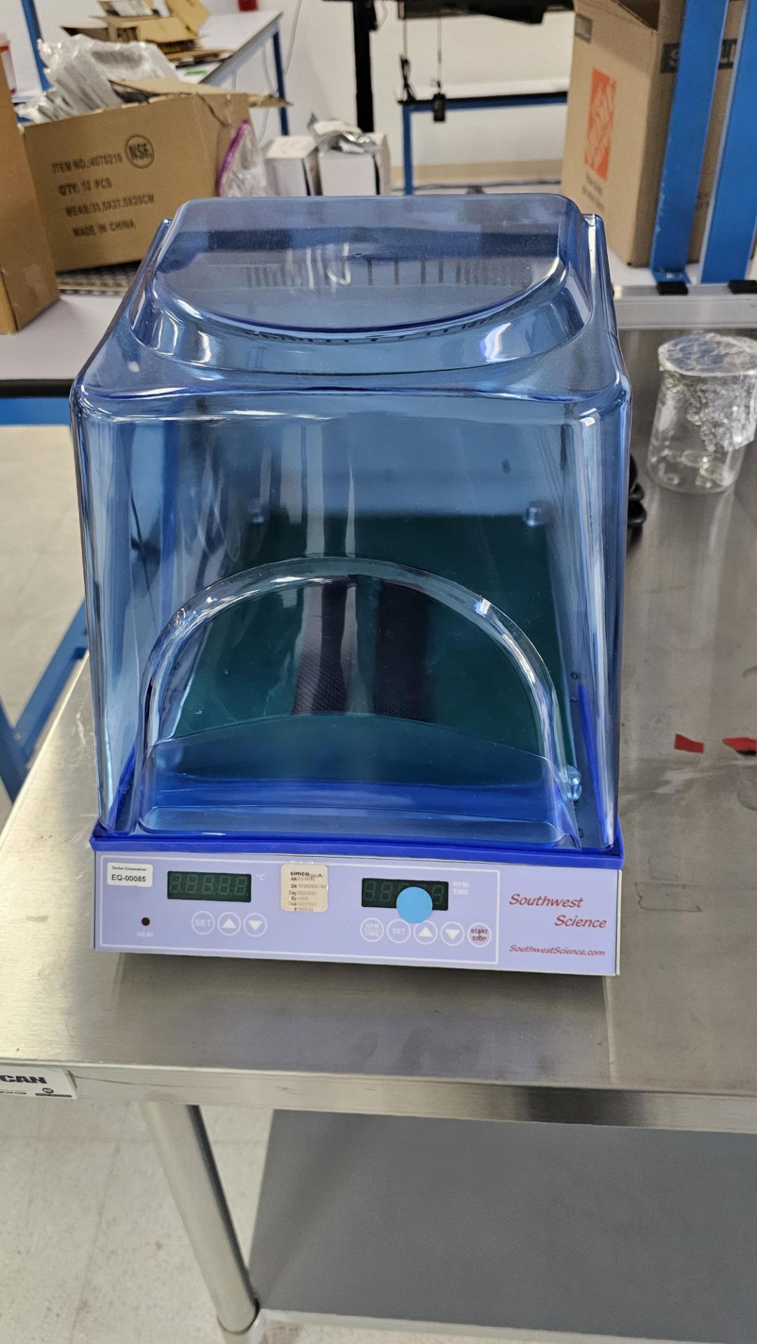 Incu-Shaker Mini con Control de Temperatura y Cubierta Protectora