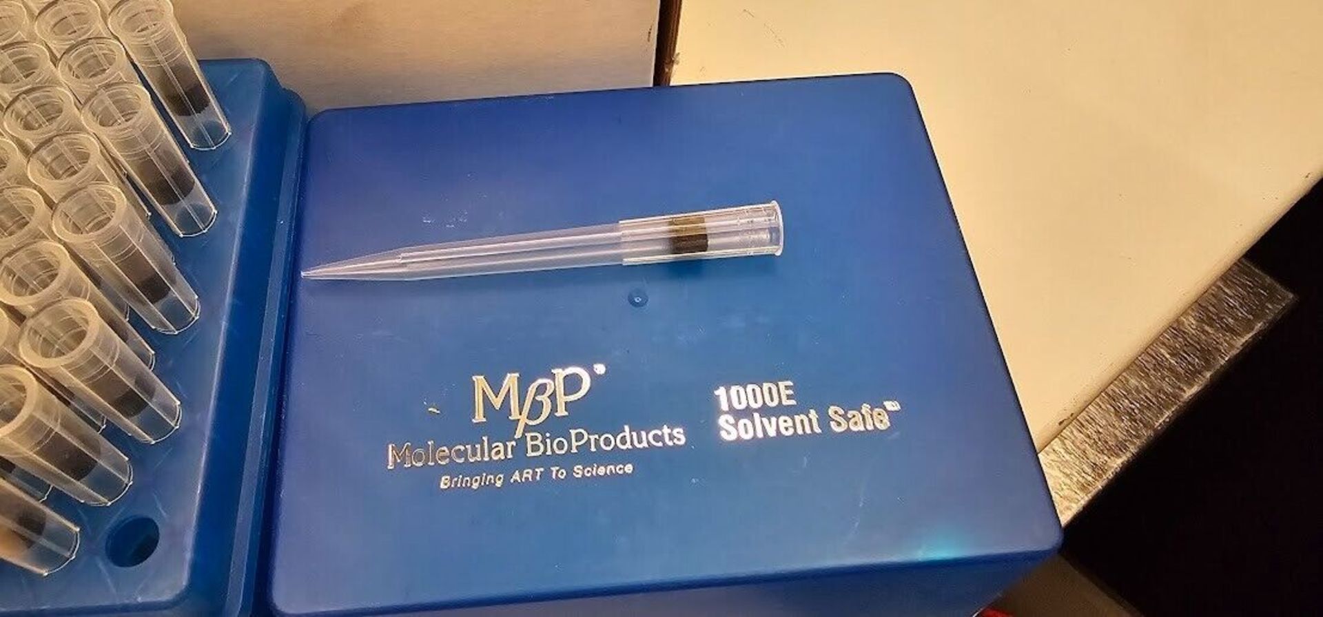 MBP 1000E Solvent Safe Pipette Tips by Molecular BioProducts - 4 Trays/Pack