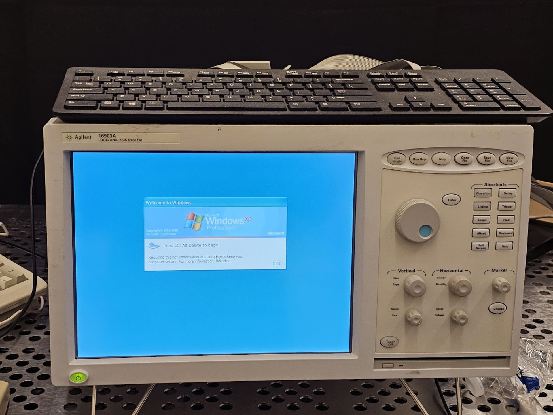 Agilent 16903A Logic Analysis System â€" 16900 Series - Image 2 of 10