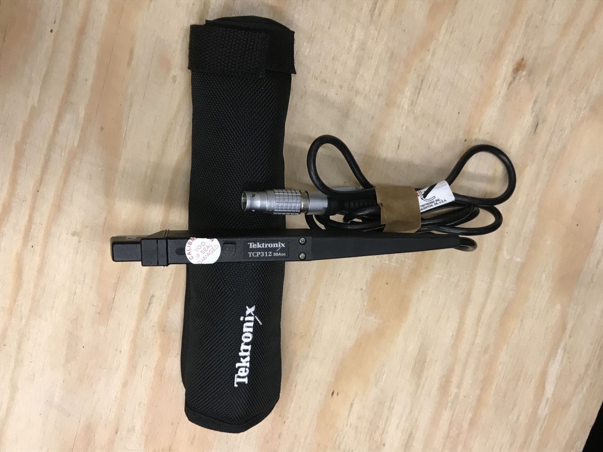 Tektronix TCP312 Current Probe 30A DC/AC with Soft Case - Image 4 of 4