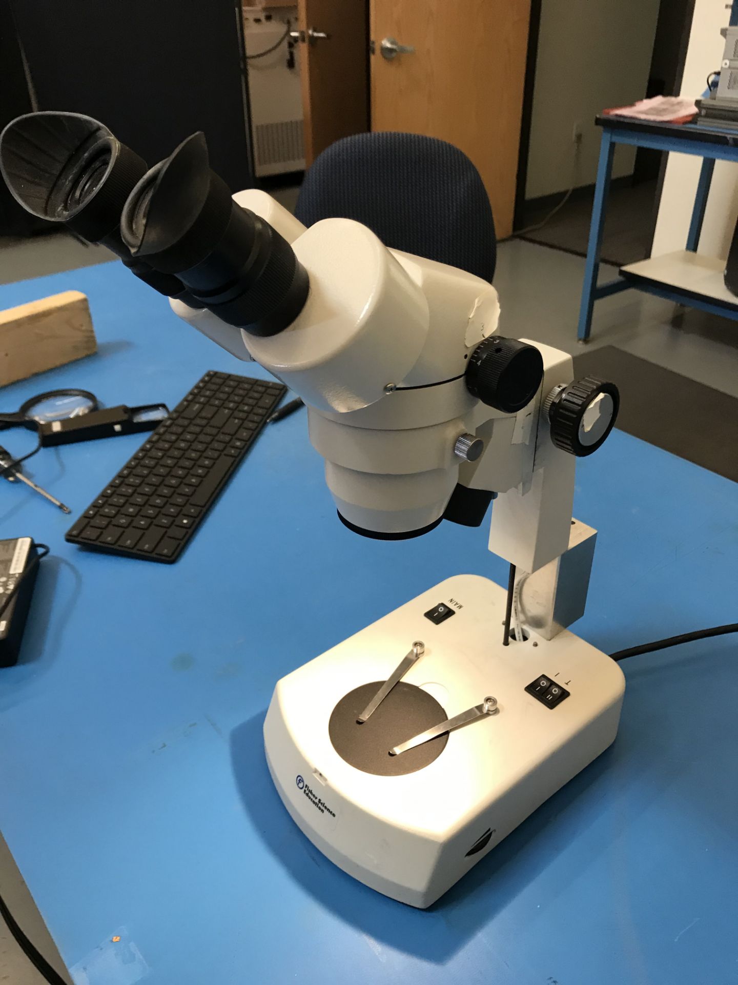 Fisher Science Binocular Stereo Microscope with Built-in Illumination - Image 3 of 5