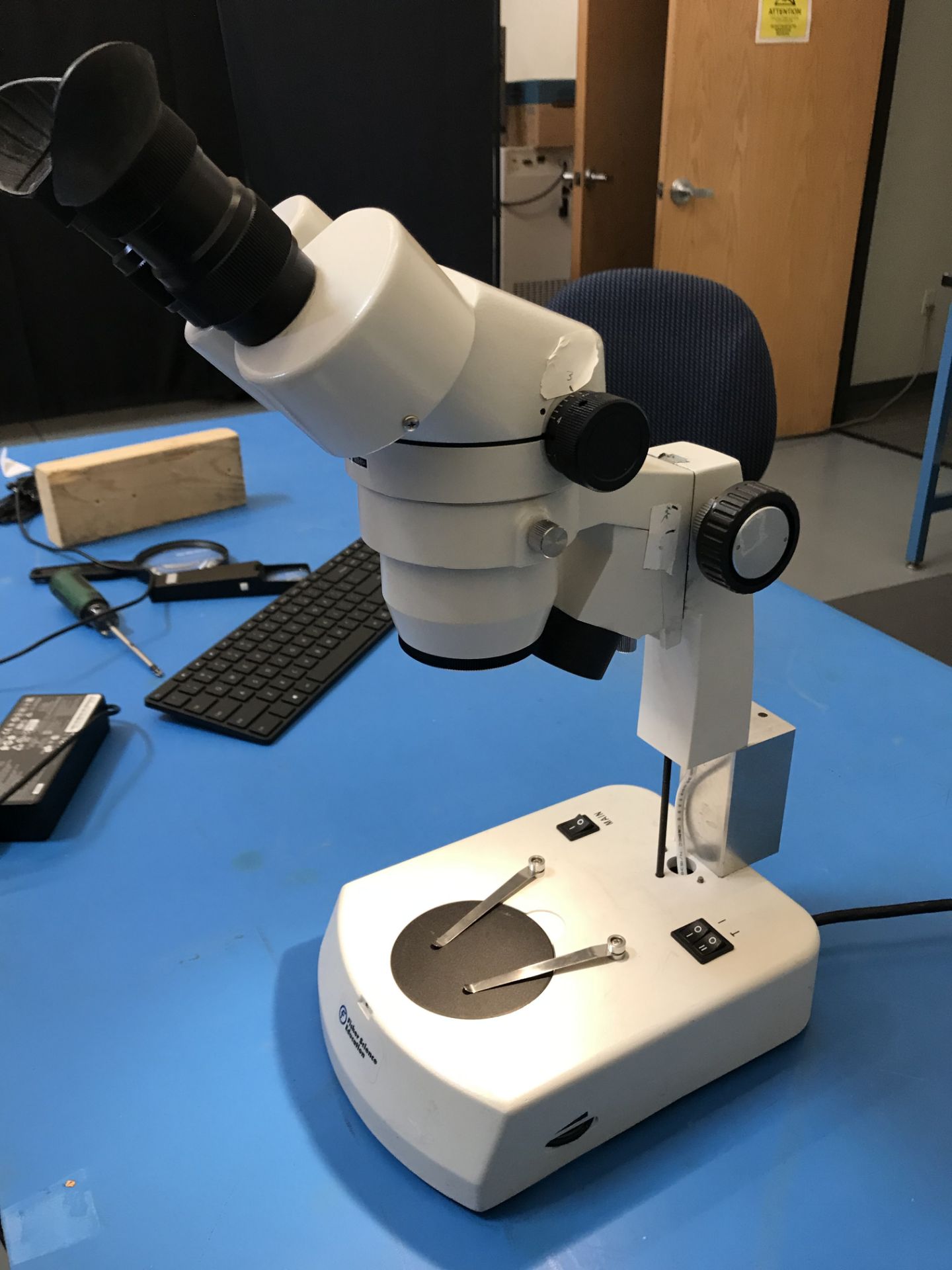 Fisher Science Binocular Stereo Microscope with Built-in Illumination - Image 4 of 5