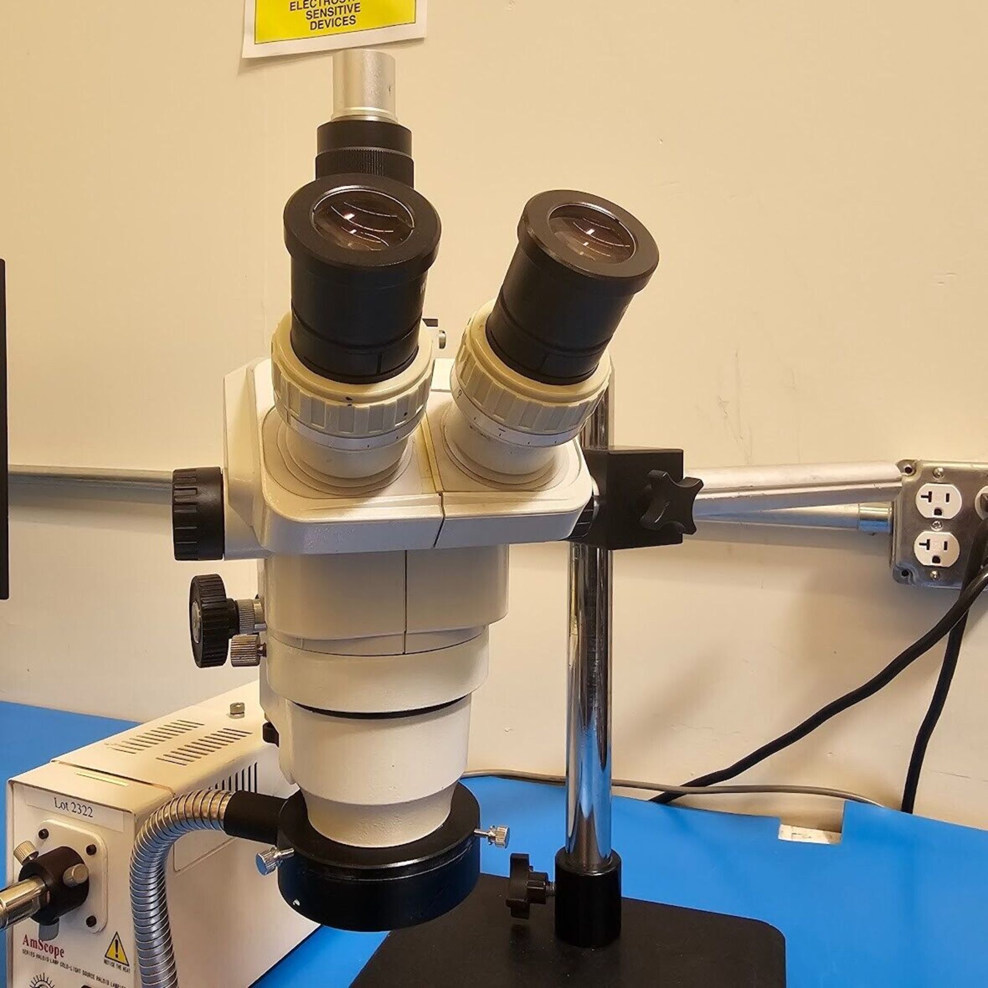 Binocular Zoom Stereo Microscope with Flex Arm Stand 104B - Image 3 of 9