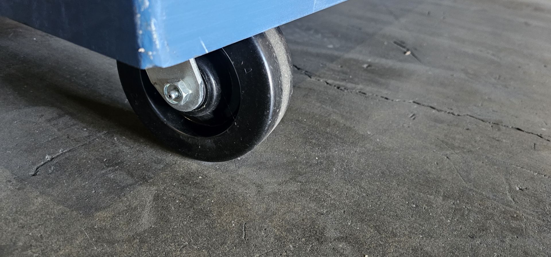 Wesco LT-20-3248 Heavy Duty Hydraulic Lift Table - 2000 lbs Capacity - Image 8 of 8