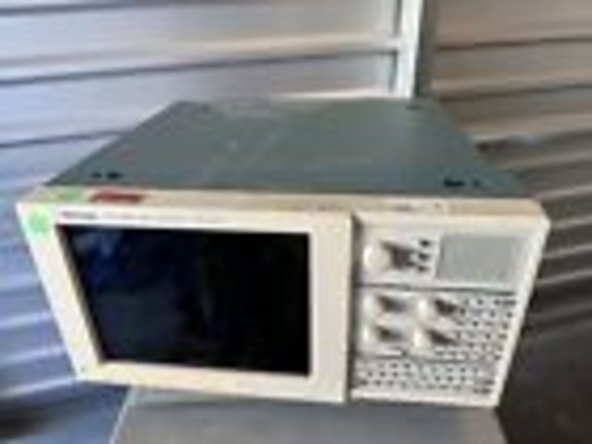 Tektronix TLA 704 / TLA 714Logic Analyzer - Image 5 of 10