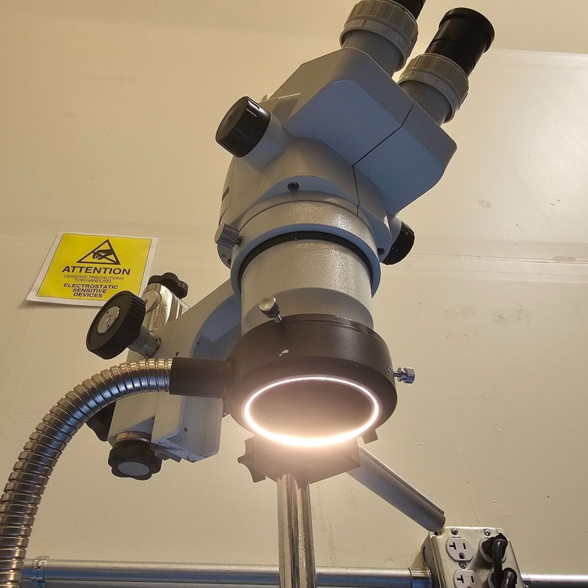 Binocular Zoom Stereo Microscope with Flex Arm Stand 104B - Image 9 of 9