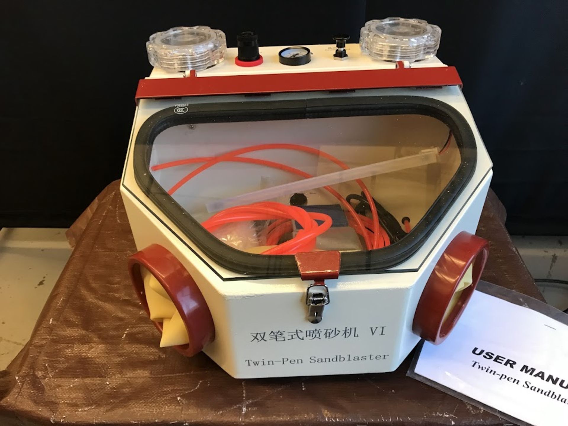 Twin-Pen Micro Sandblaster VI w/ Dual Tanks & Pressure Gauge - Image 2 of 6