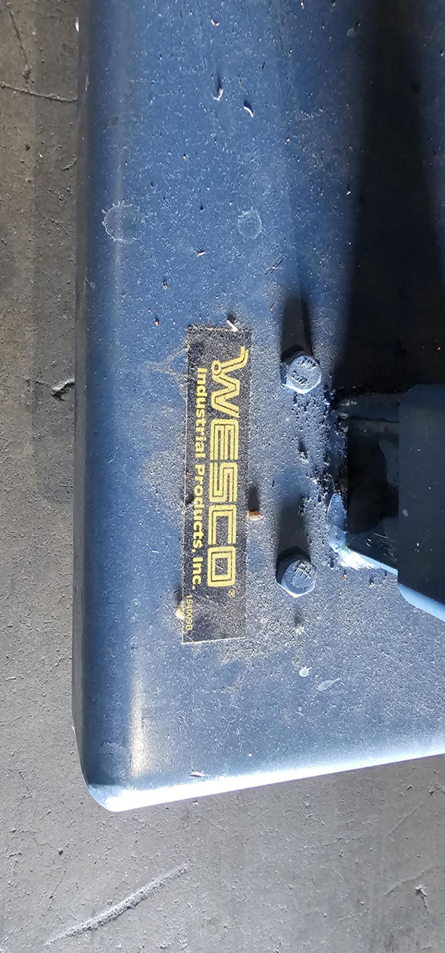 Wesco LT-20-3248 Heavy Duty Hydraulic Lift Table - 2000 lbs Capacity - Image 3 of 8