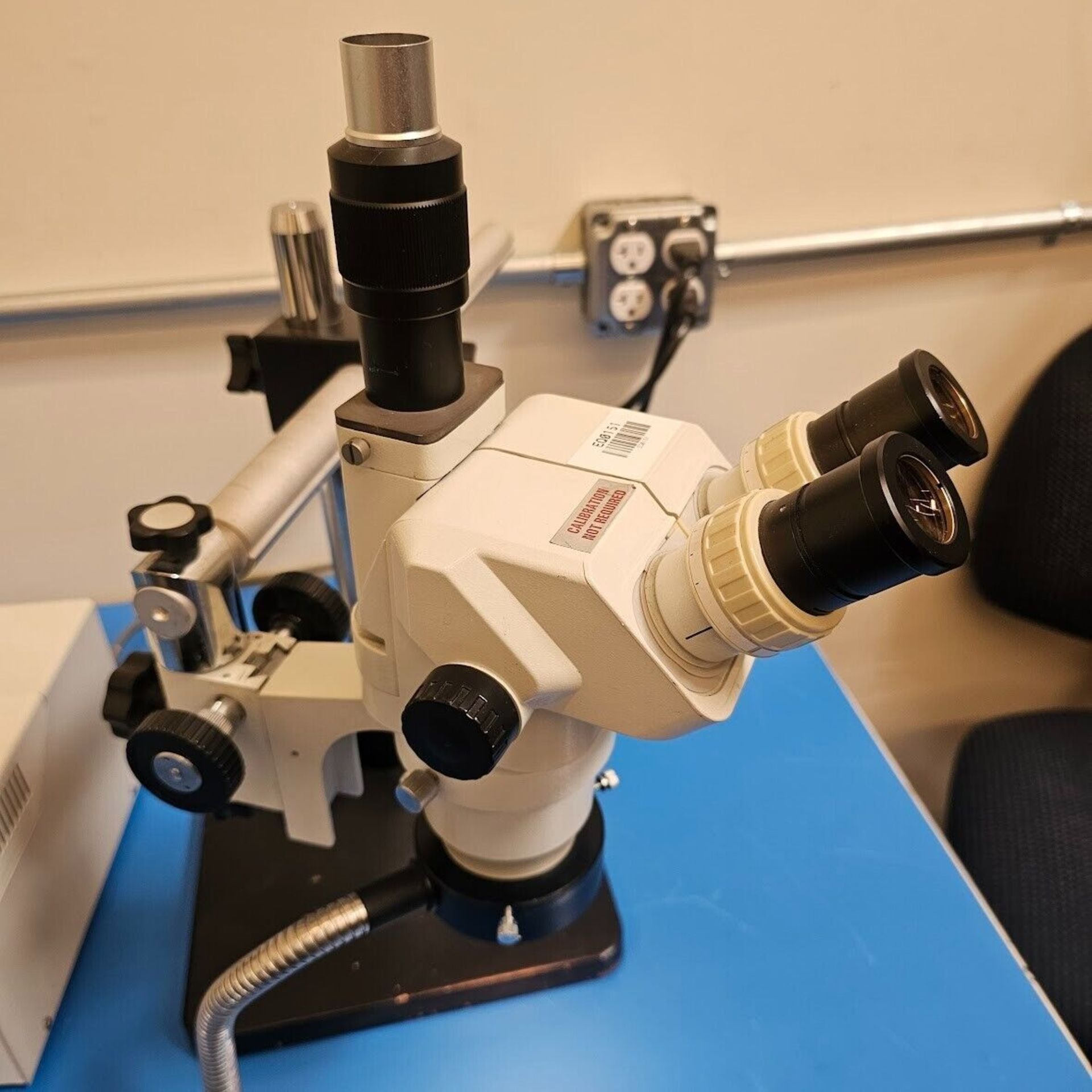 Binocular Zoom Stereo Microscope with Flex Arm Stand 104B - Image 4 of 9
