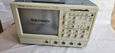 LOCATED in Mexico Tektronix TDS5104B 1GHz 4 Channels Digital Phosphor DPX Oscilloscope