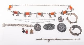 A mixed group of costume jewellery, incl