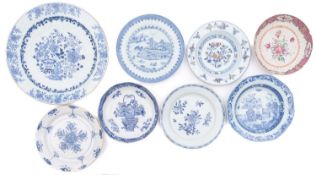 A mixed group of Chinese porcelain plates,