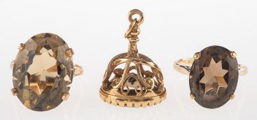 A group of smokey quartz set jewellery,