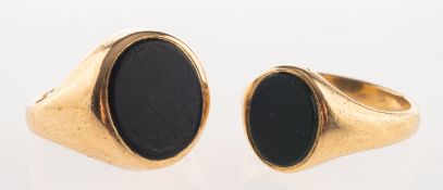 Two 9ct gold signet rings, including one set with an oval bloodstone plaque, UK hallmark, size Q, 6.