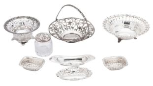 An Edwardian silver wire-work sweetmeat dish, shaped circular outline,