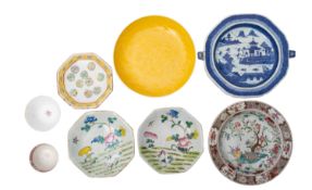 A mixed group of Chinese porcelain, comp