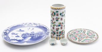 Five pieces of Chinese porcelain compris