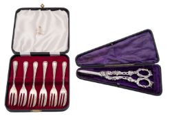 An Elizabeth II cased set of six silver cake/ pastry forks, in a decorative Old English pattern,