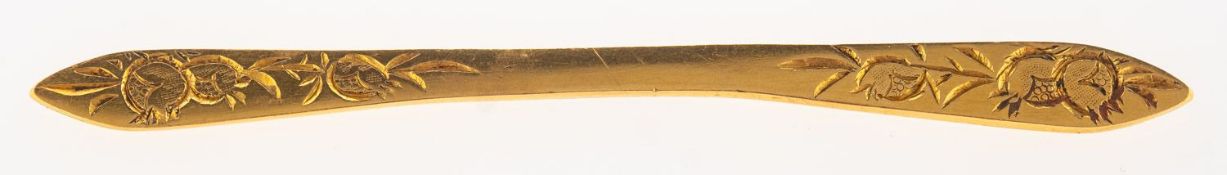 An antique gold Qing Dynasty hair pin slide, probably late 19th/early 20th century,
