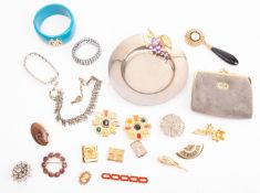 A parcel of various costume jewellery , comprising brooches , earrings and rings etc,