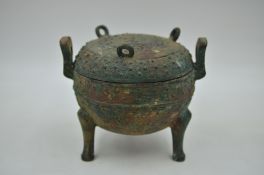 A Bronze Tripod with Cover, Ding.
19-20th Century.