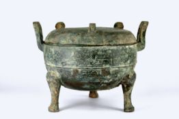 A Bronze Tripod Vessel and Cover, liding, Western Zhou dynasty