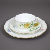 Gedeck mit Blumenmalerei - Meissen, 20.Jh., Form "Neuer Ausschnitt", Porzellan, polychrome Bemalung