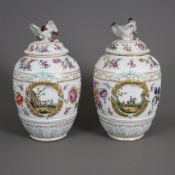 Ein Paar Potpourri-Deckelvasen in klassizistischem Stil - KPM Berlin, 19.Jh. /um 1900, Entwurf: Fri
