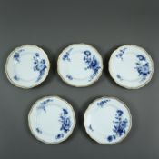 5 Brotteller - Meissen, 20. Jh., Porzellan, Form "Neuer Ausschnitt", Dekor "Blaue Blume mit Goldgrä