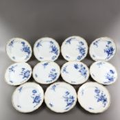11 Speiseteller - Meissen, 20. Jh., Porzellan, Form "Neuer Ausschnitt", Dekor "Blaue Blume mit Gold