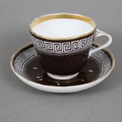 Sammeltasse mit Untertasse - KPM Berlin, 1849-1870, Porzellan, brauner Fond mit weißen Mäander-Zier