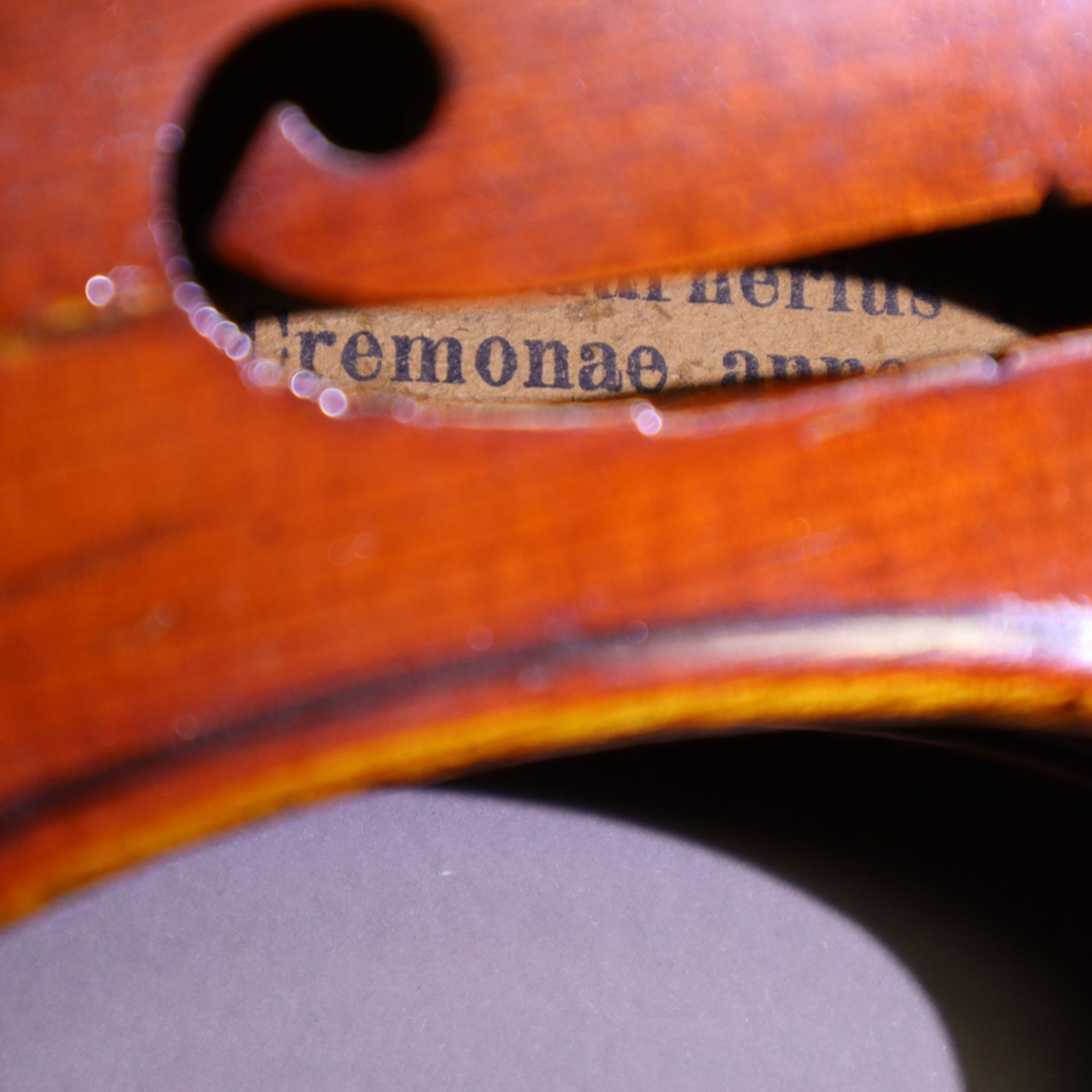 Geige mit Bogen im Geigenkoffer - auf dem Etikett bezeichnet " Joseph Guarnerius fecit Cremonae ann - Bild 11 aus 13