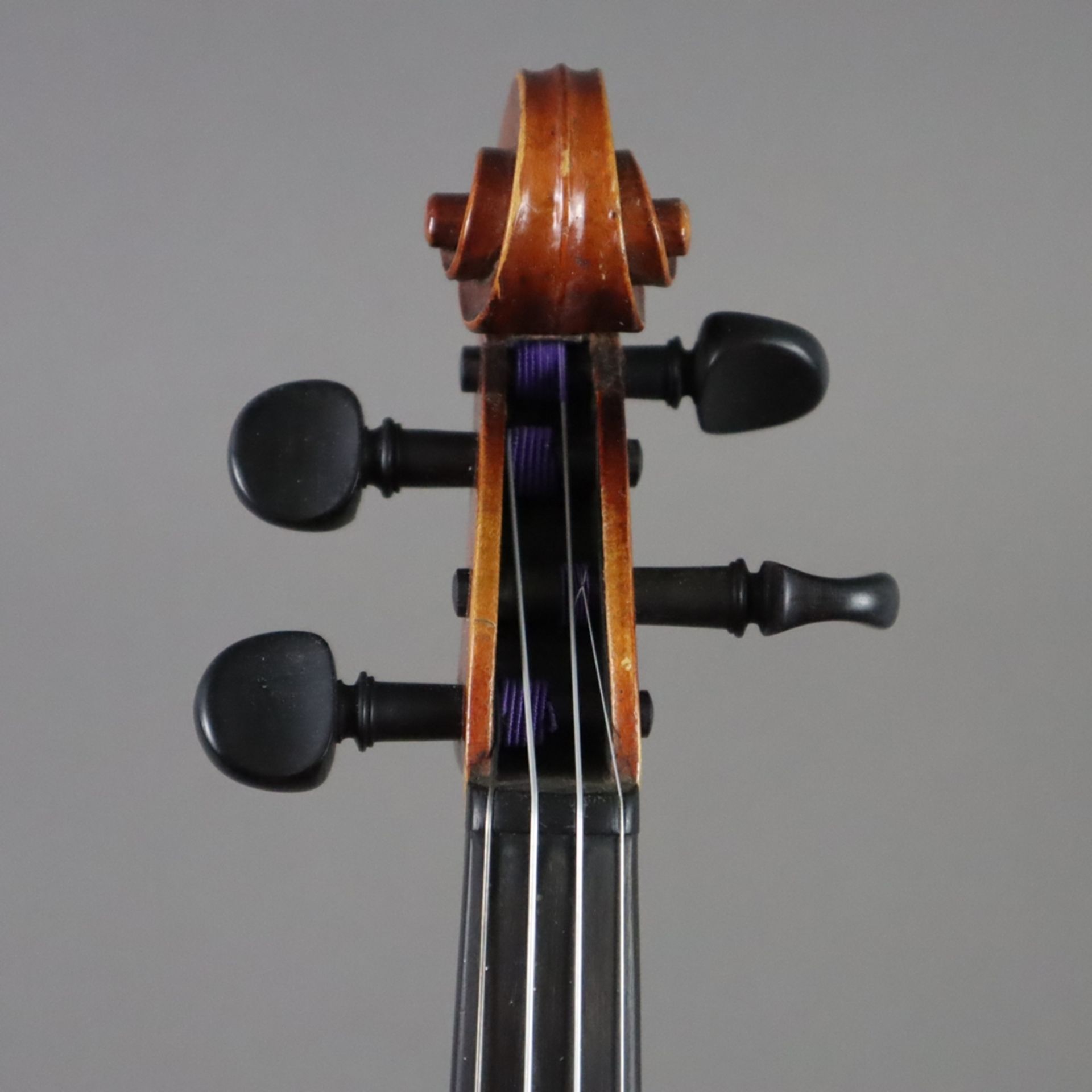 Geige mit Bogen im Geigenkoffer - auf dem Etikett bezeichnet " Joseph Guarnerius fecit Cremonae ann - Bild 4 aus 13