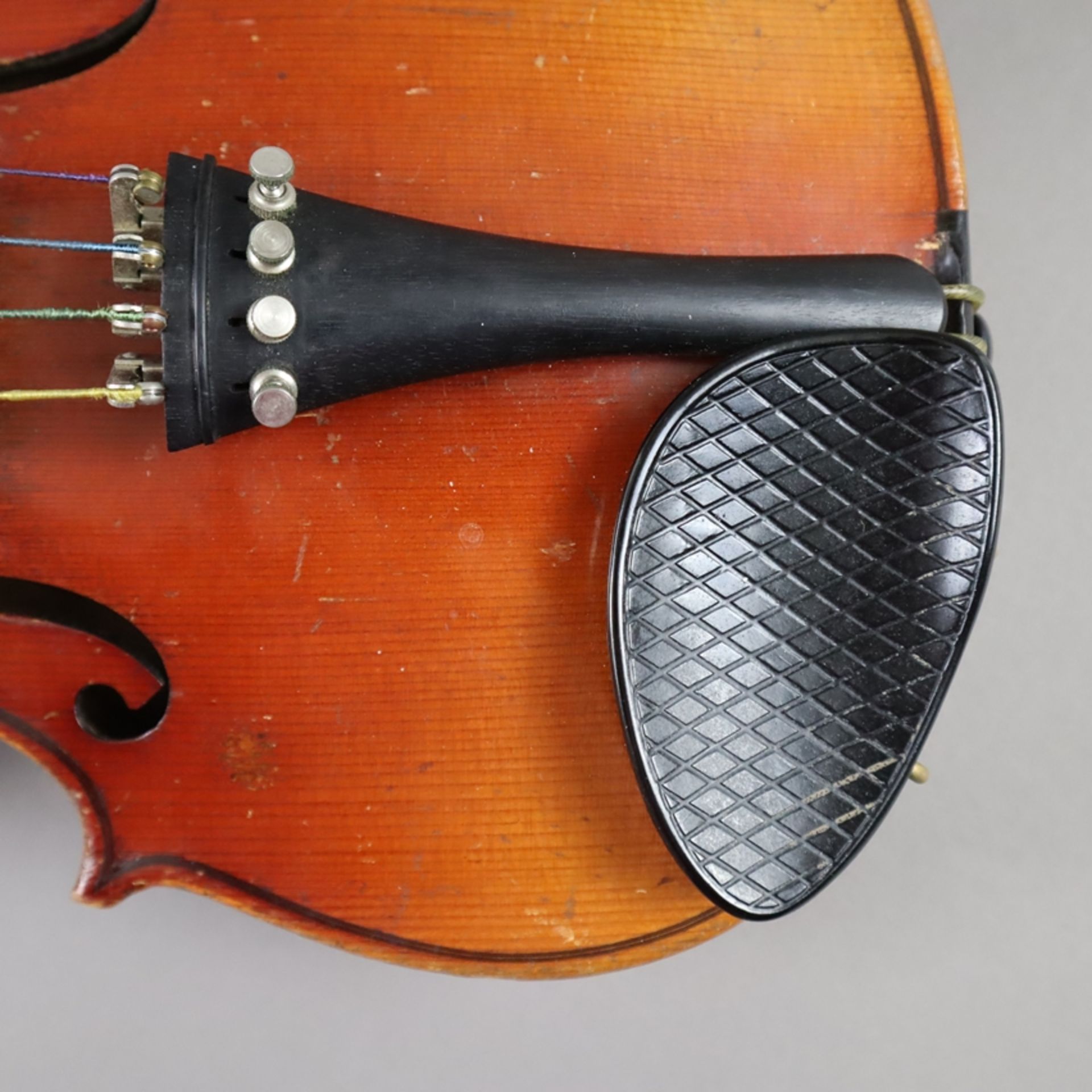 Geige mit Bogen im Geigenkoffer - auf dem Etikett bezeichnet " Joseph Guarnerius fecit Cremonae ann - Bild 8 aus 13
