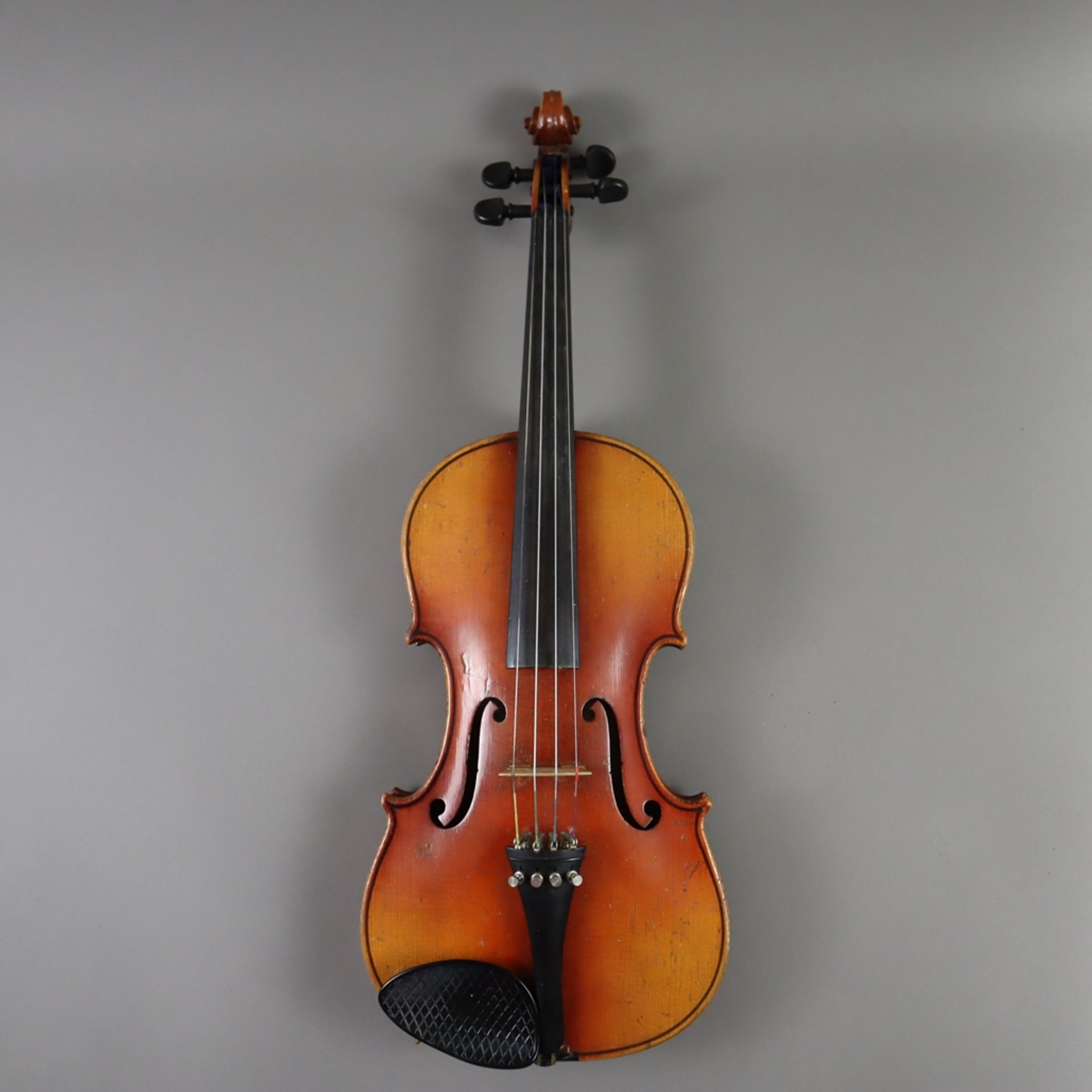 Geige mit Bogen im Geigenkoffer - auf dem Etikett bezeichnet " Joseph Guarnerius fecit Cremonae ann - Bild 2 aus 13