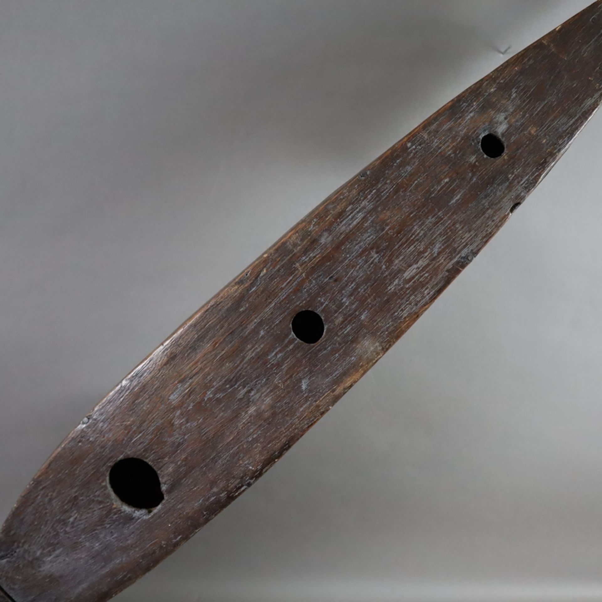 Indonesische Bootslaute "Kecapi" - Sulawesi, langgezogener bootsförmiger Holzkorpus, zwei Saiten, G - Bild 7 aus 7