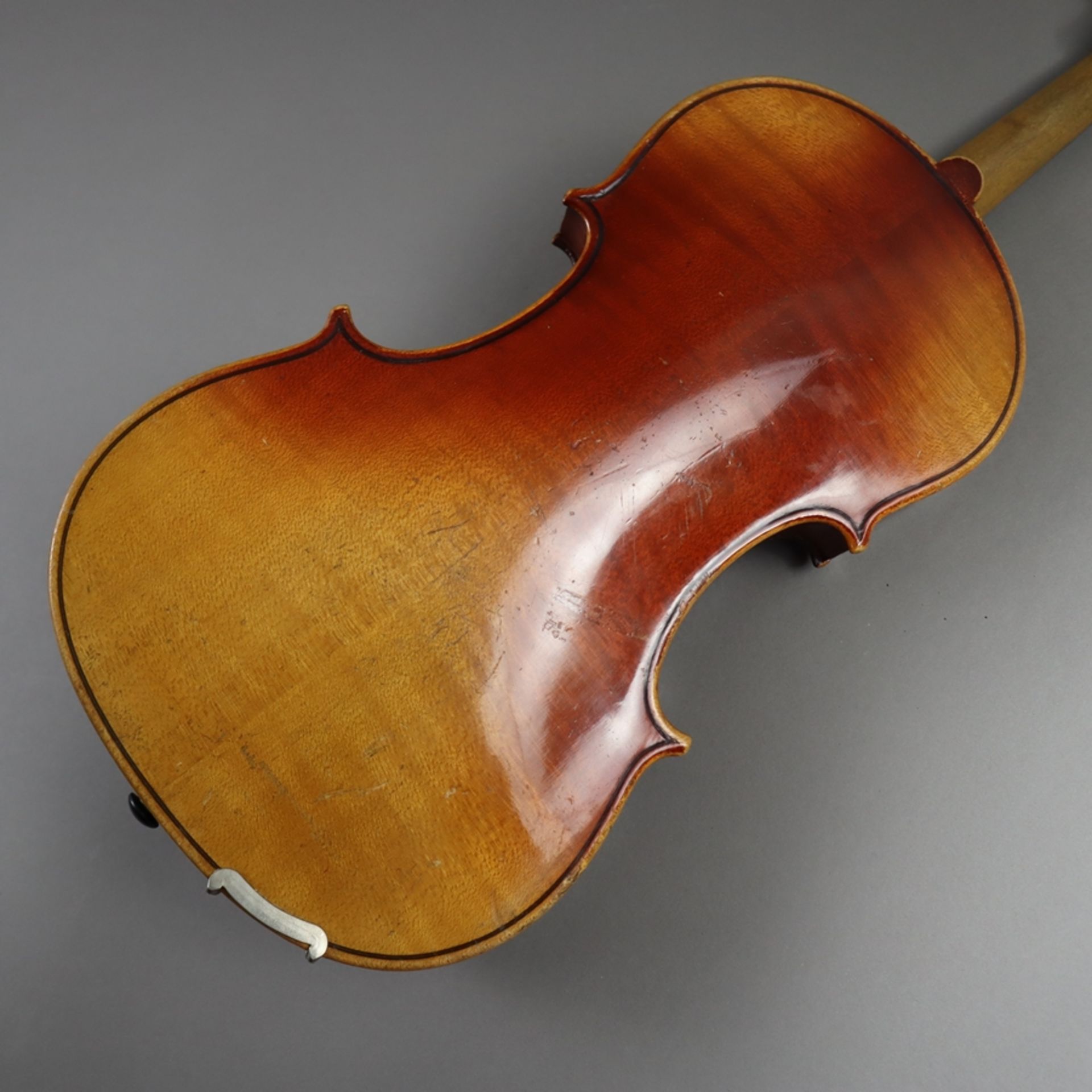 Geige mit Bogen im Geigenkoffer - auf dem Etikett bezeichnet " Joseph Guarnerius fecit Cremonae ann - Bild 12 aus 13