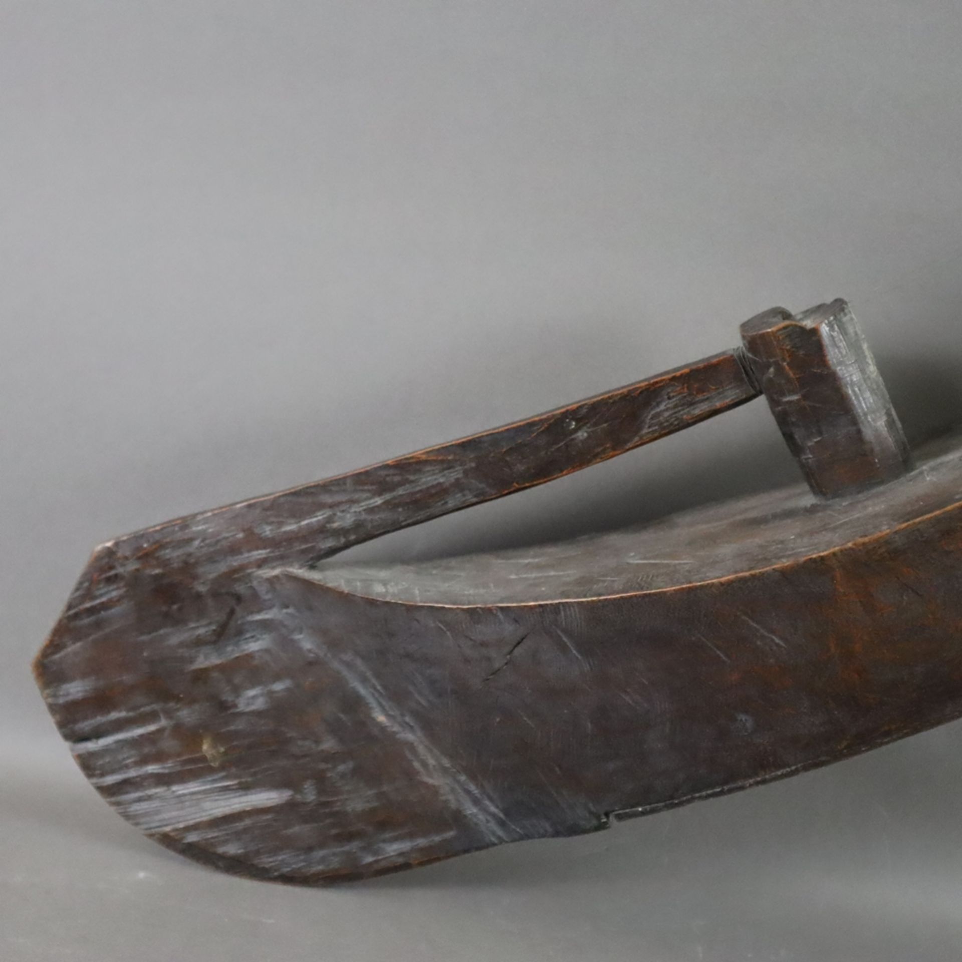 Indonesische Bootslaute "Kecapi" - Sulawesi, langgezogener bootsförmiger Holzkorpus, zwei Saiten, G - Bild 2 aus 7