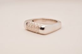 18K WHITE GOLD DIAMOND SET RING 0.40CT 9.8G