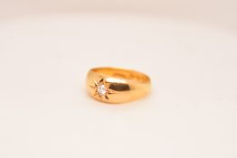 18K YELLOW GOLD VINTAGE OLD CUT DIAMOND GYPSY SET SOLITAIRE RING 0.10CT 4.6G