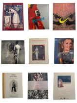 9 ouvrages sur la mode ancienne.